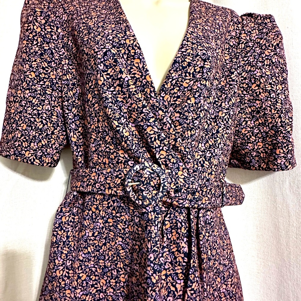 Beautiful structured dress, no ironing and flattering for petite gals.